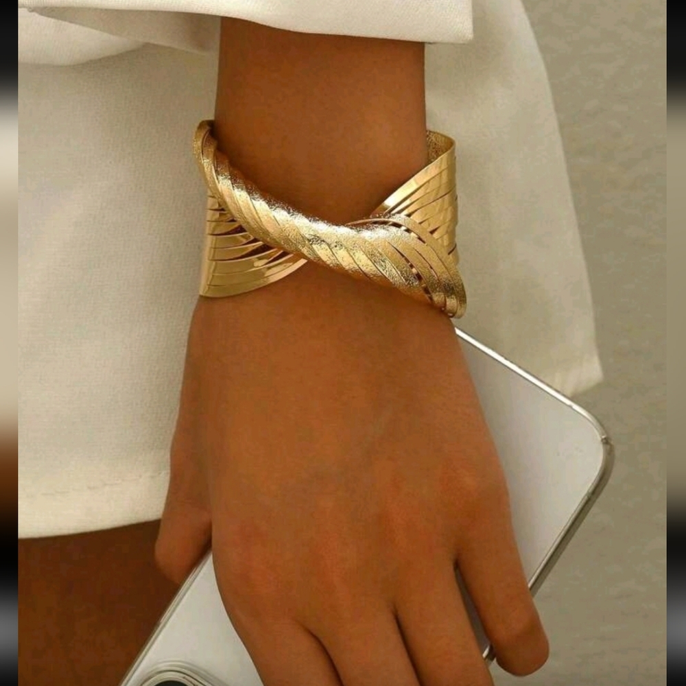 Gold-Tone Women's Winding Bracelet